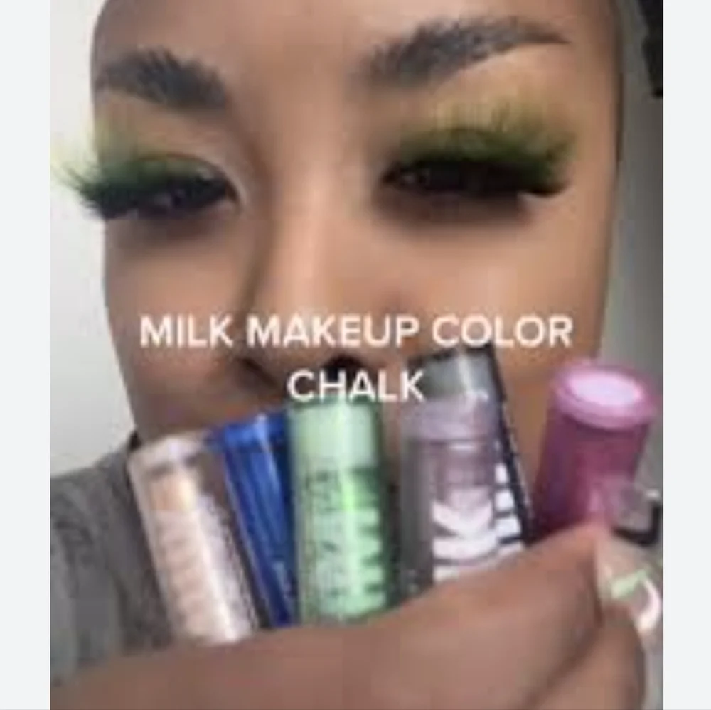 ❇️🧚‍♀️HULA HOOP Milk Makeup Color Chalk NWT